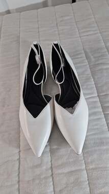 Arromic Women's Pointed Toe D'Orsay Flats avec Ankle Strap - White